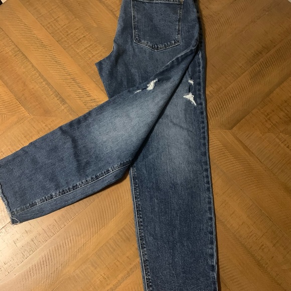Old Navy Distressed Boyfriend Mid Rise Jeans Sz 12 - Picture 2 of 8
